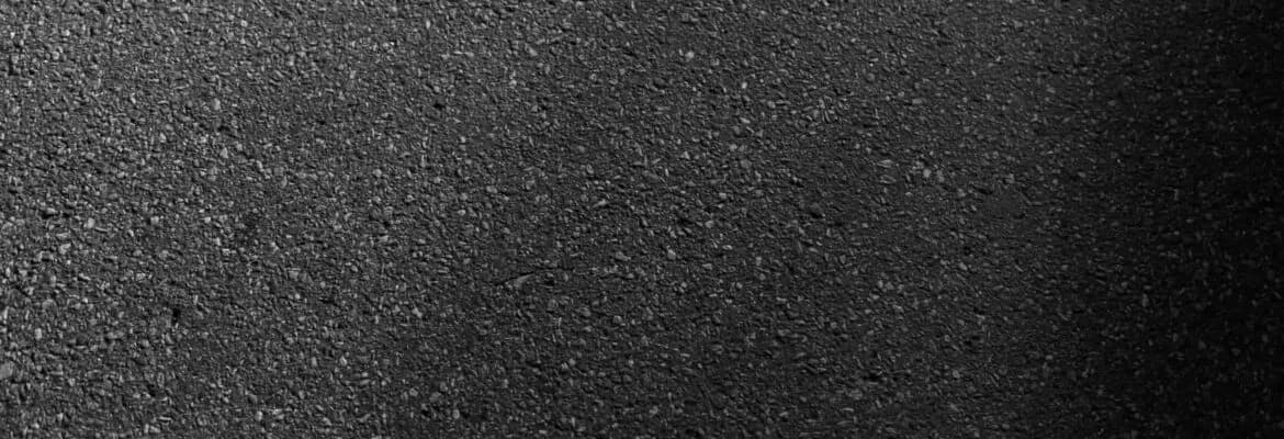 Bituminous road floor